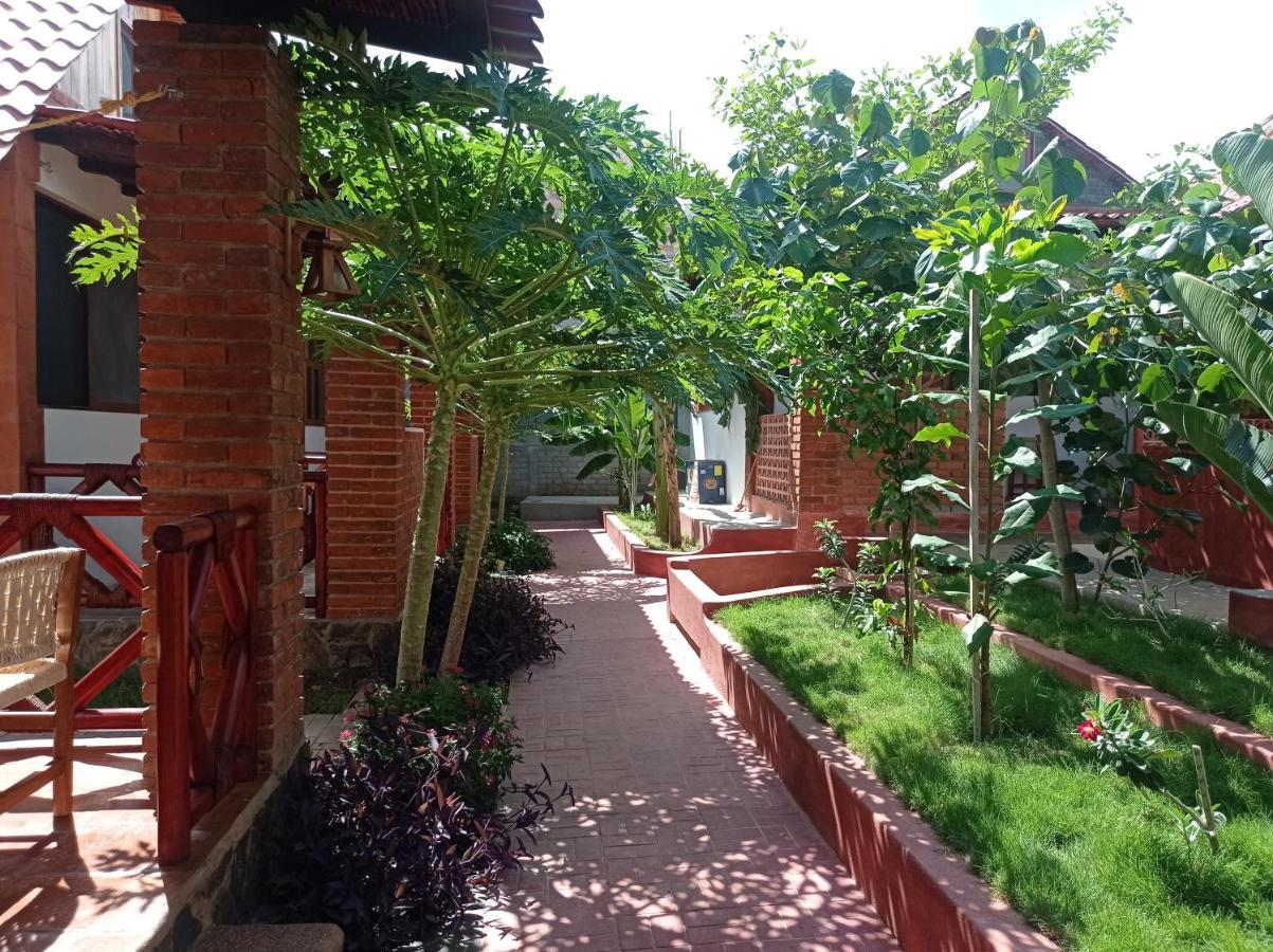 Bungalows Y Cabanas, Las Barracas De La Barra Malucano Buitenkant foto