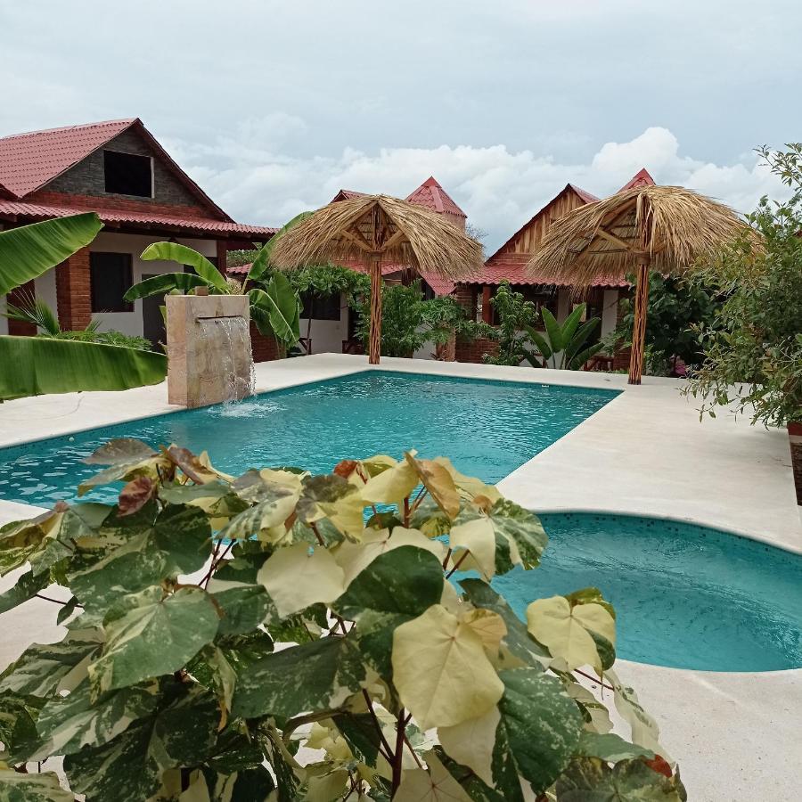 Bungalows Y Cabanas, Las Barracas De La Barra Malucano Buitenkant foto