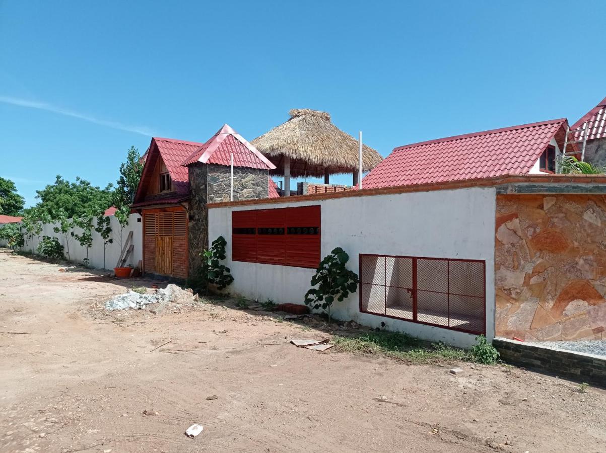 Bungalows Y Cabanas, Las Barracas De La Barra Malucano Buitenkant foto